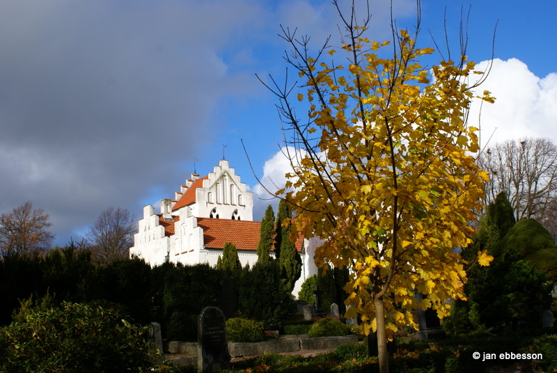 DSC05584.JPG - Kyrkogården i Brunnby
