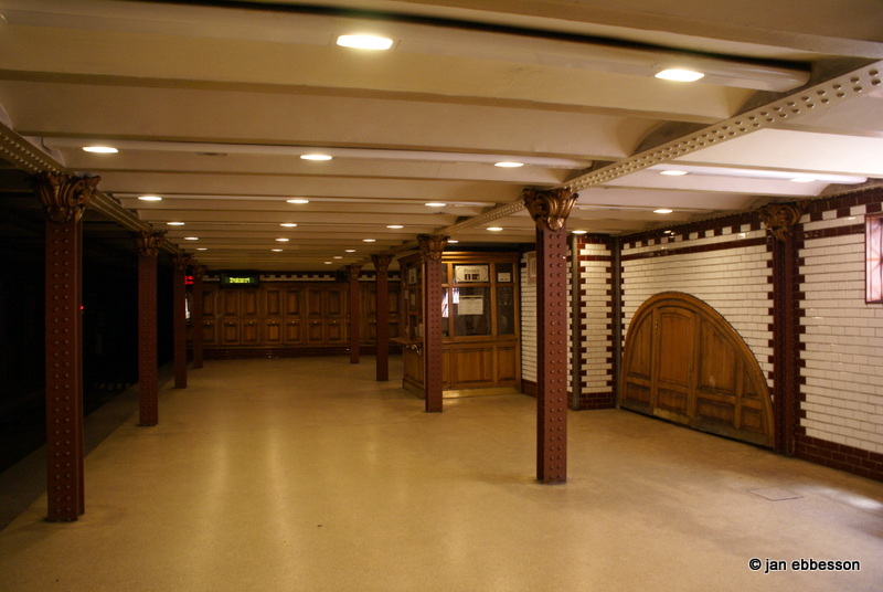 DSC01775.JPG - Metro Linje M1 - världens äldsta som öppmade 1896