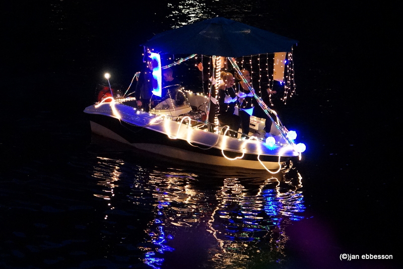 DSC01214.JPG - Illuminerad båtparad