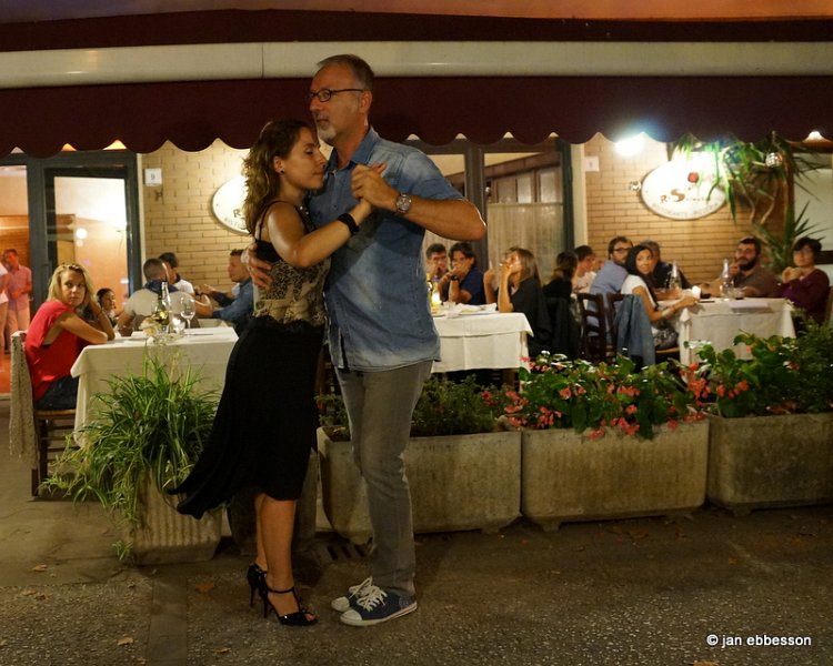 DSC01772.JPG - San Giuliano Terme - Ljusfest och Tango på Ristorante Salustri